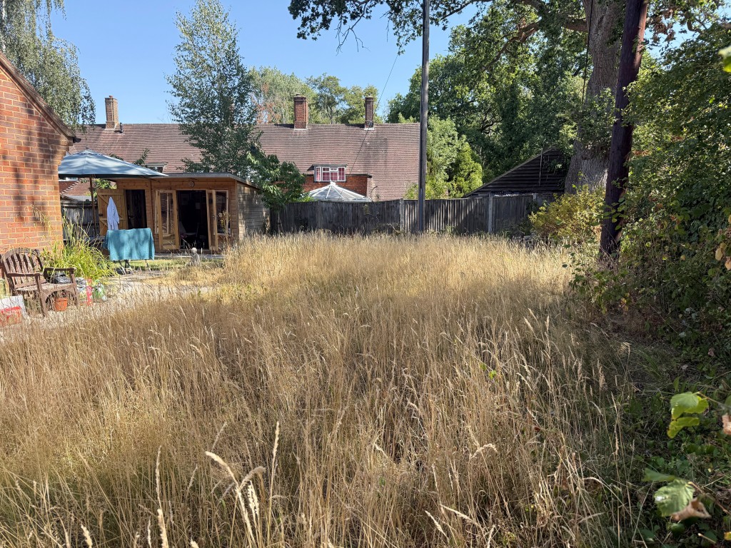 Lot: 49 - BUILDING PLOT IN ESTABLISHED RESIDENTIAL LOCATION - Front view from driveway
